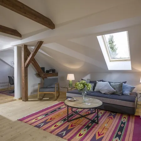 Kaiser Apartment *